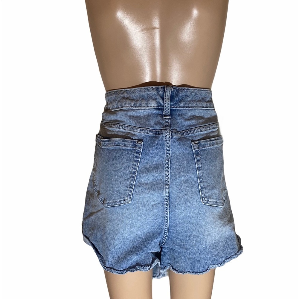 Torrid Plus Size Denim Shorts Size 24 High Rise Frayed Hem Casual Summer - Picture 3 of 7